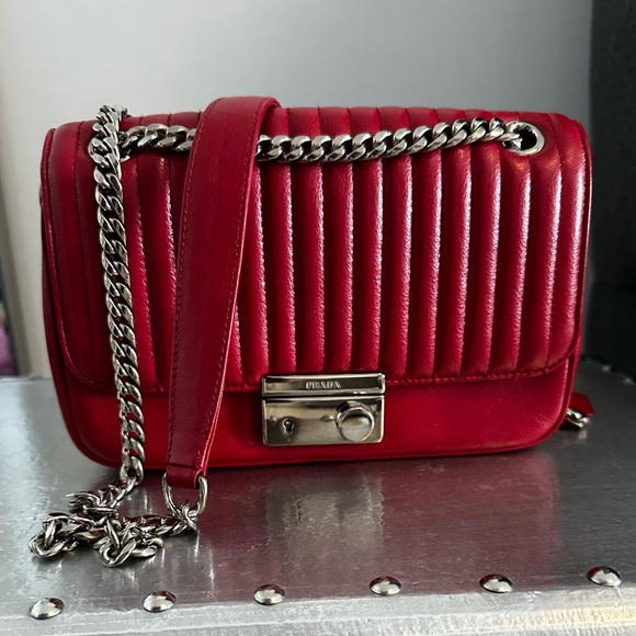 Prada flap bag, excellent condition! Stunning red color. Real leather. - Picture 1 of 8